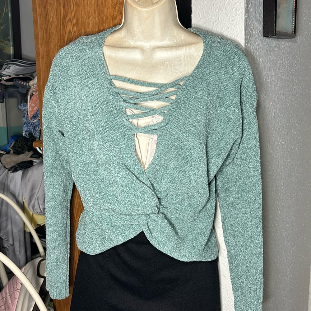 Sugar moon Large cropped top sweater with twisted Detail color sage/greenish
